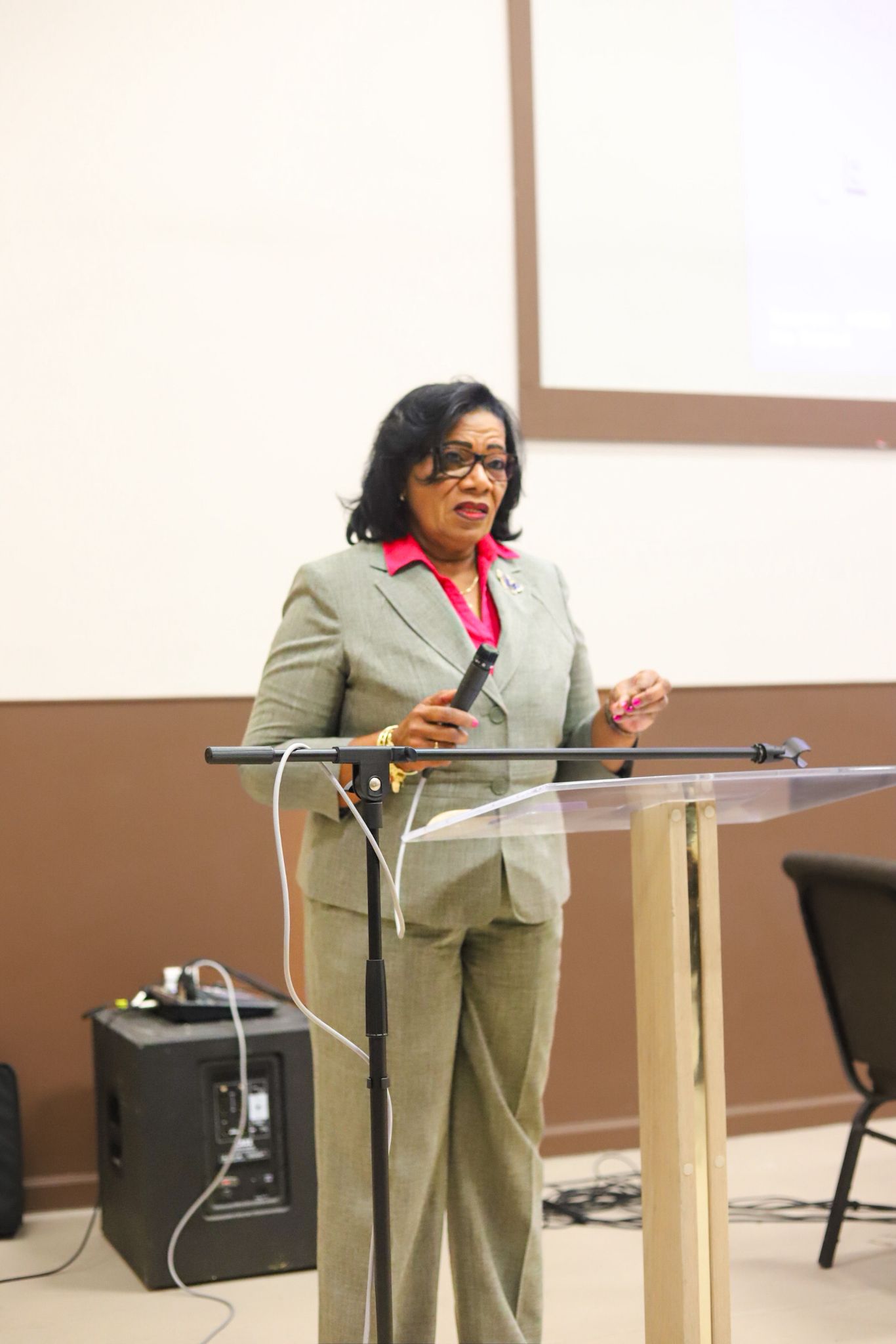 HR Director Daphne Simmons delivering remarks at podium in Abaco